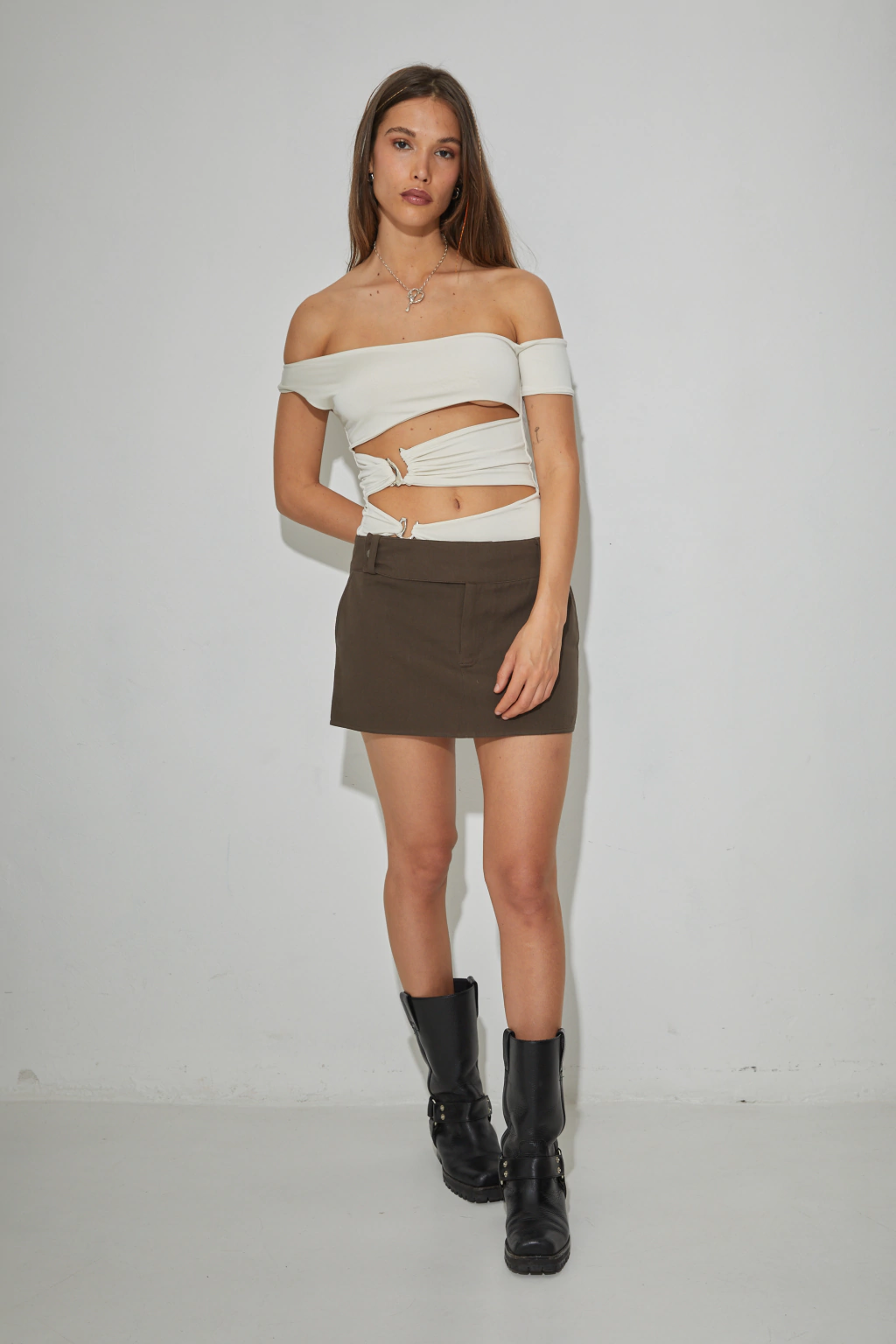 Body twisted off-white