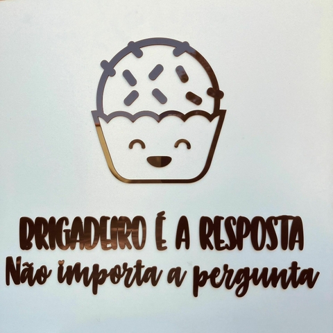 Aplique de Parede Acrílico Recorte Decorativo em Acrílico Brigadeiro é a Resposta