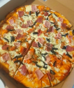 Pizza especial SALAME ACEITUNAS