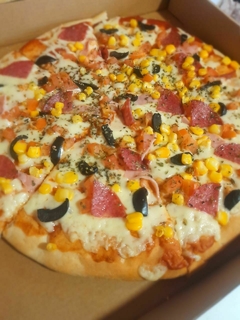 Pizza especial CHOCLO ACEITUNA SALAME