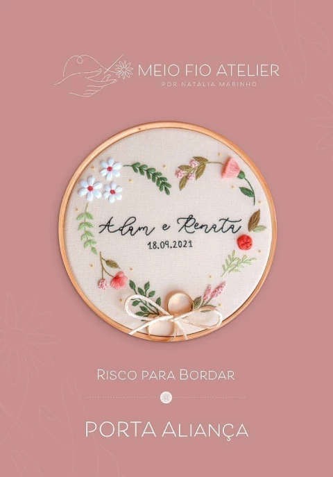 Flores & Folhas Formando Coração | Porta Alianças