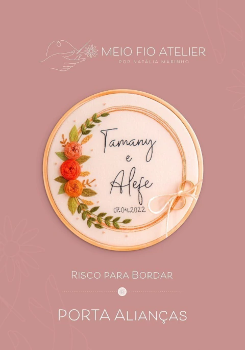 4 Aros com Arranjo Lateral de Rosas | Porta Alianças