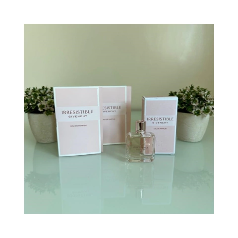 COMBO IRRESISTIBLE - GIVENCHY - 1 MINIATURA 8ML EDP + 2 FLACONETES EDP 1ML CADA