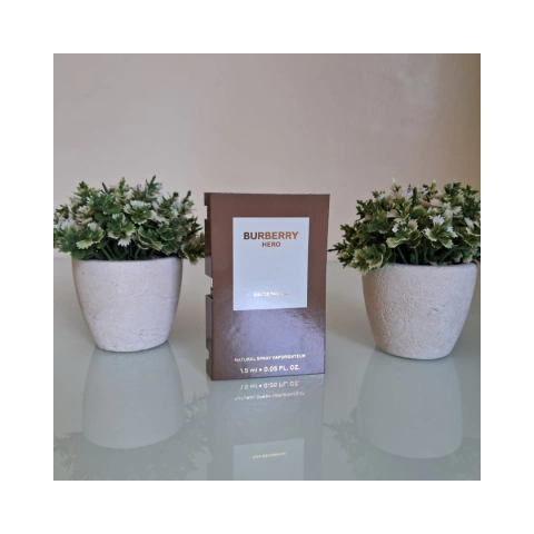 FLACONETE BURBERRY HERO - EDP - BURBERRY - 1,5ML - MASCULINO