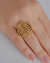 Anel Largo Oval com Riscas no Dourado
