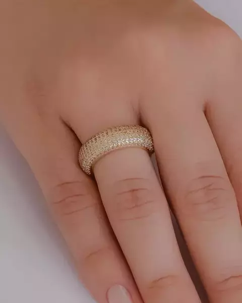Anel Cravejado de Microzirconias no Dourado