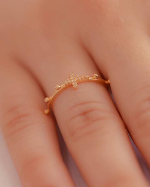 Anel Fino com Cruz de Microzirconias no Dourado