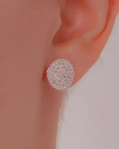 Brinco Redondo Cravejado de Microzirconias na Prata