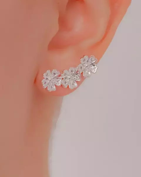 Brinco Ear Cuff Flores de Microzirconias na Prata