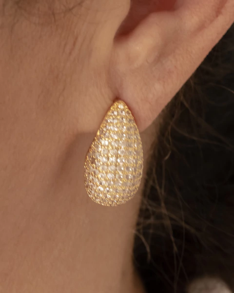 Brinco Gota Cravejada de Microzirconias no Dourado - comprar online