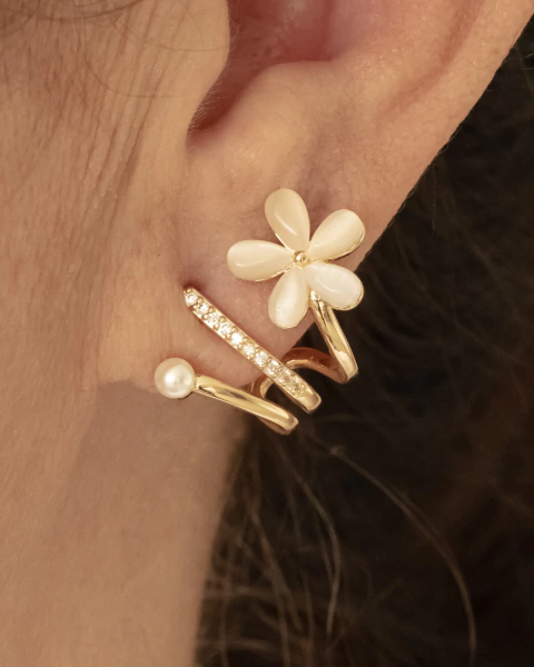 Brinco Tiras Flor e Microzirconias no Dourado - comprar online