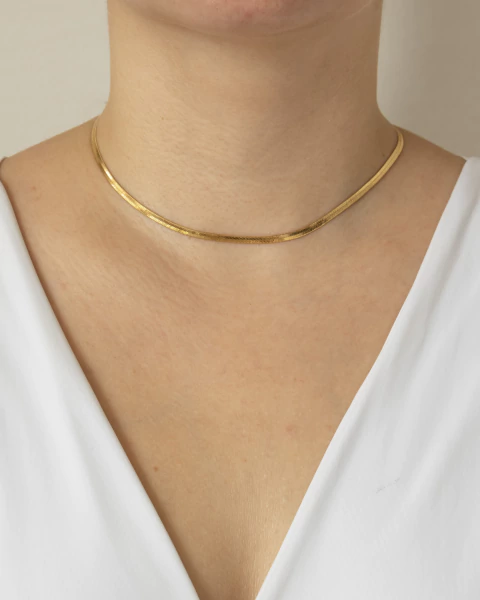 Colar Choker Fita Laminada no Dourado - comprar online