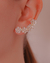 Brinco Ear Cuff Flores de Zirconias no Dourado