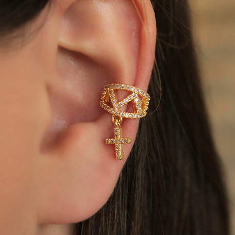 Brinco Piercing de Microzirconias com Cruz Pendurada no Dourado com Cristal - comprar online