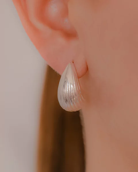 Brinco Gota Trabalhada na Prata