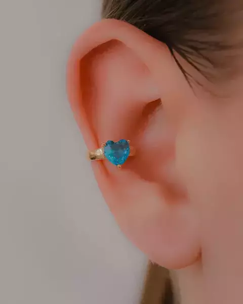 Brinco Piercing Fake Unitario Coração de Cristal Azul Claro Aqua no Dourado