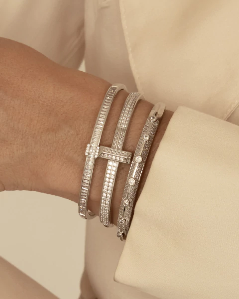 KIT 3 Produtos - Pulseira Bracelete com Traço Cravejado de Microzirconias , Pulseira Bracelete Cravejado de Microzirconias e Pulseira Bracelete Zirconias de Baguetes no Ródio Branco