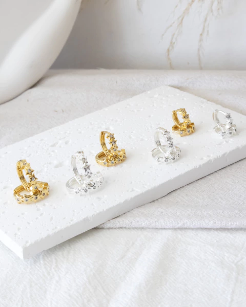KIT 2 Trios - Brinco Trio de Argolinhas de Estrelas com Microzirconia na Prato, Brinco Trio de Argolinhas de Estrelas com Microzirconia no Dourado