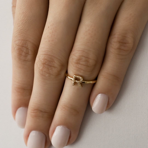Anel Falange Aberto Letra R de Microzirconias Ajustavel no Dourado