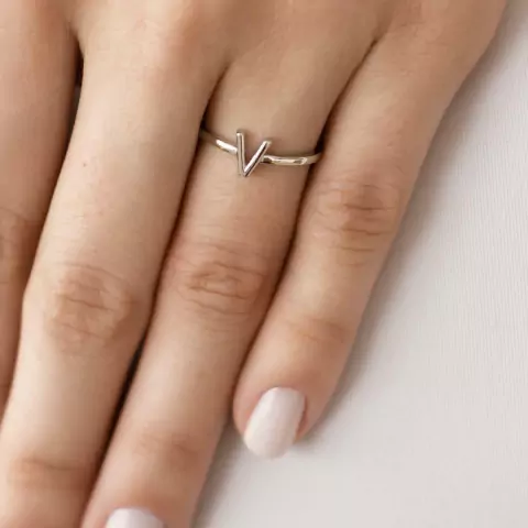 Anel Aberto Letra V Lisa Ajustavel no Ródio Branco
