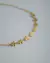 Tornozeleira Elos com Florzinhas Trabalhadas no Dourado - comprar online