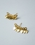 Brinco Ear Cuff Elos com Corações Lisos Pendurados no Dourado - comprar online