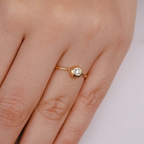 Anel Redondo Ondulado com Cristal no Dourado - comprar online