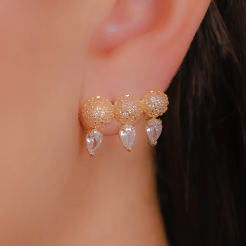 Brinco Ear Cuff Círculos Cravejados com Gotas Penduradas no Dourado