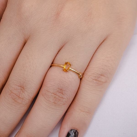 Anel Fino com Zirconia Oval e Redonda Laranja no Dourado