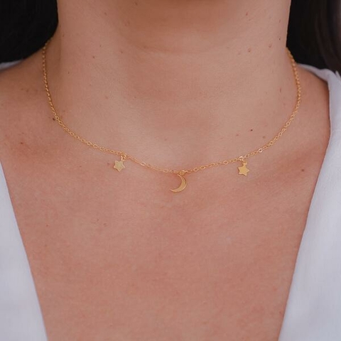 Colar Elos com Lua e Estrelas Penduradas no Dourado