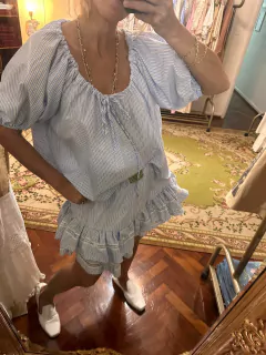 Falda mentón en internet