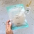 Esponja para bebés y niñxs de 100% konjac en su empaque original, ideal para pieles delicadas.