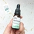 Botella de aceite facial con cannabidiol de Sentida Botànica, con etiqueta que destaca sus propiedades hidratantes y regeneradoras.