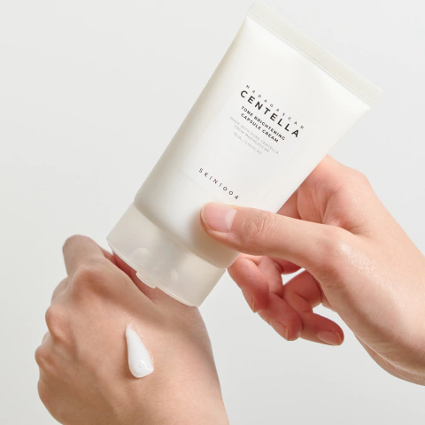 Crema Hidratante - Tone Brightening Capsule Cream 75ml - SKIN1004 - comprar online