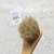 Cepillo de limpieza facial de Tiendas Green con cerdas suaves y mango de madera.