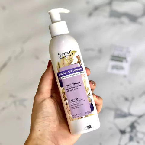 Crema de Peinar Naturale - Arándanos - Frenzzi