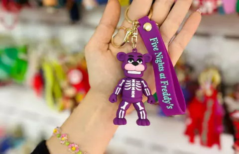 Llavero Freddy Violeta- Five nights at freddy's