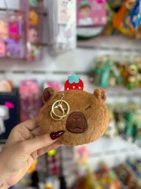 Llavero y Monedero- Peluche-Capibara con Frutilla