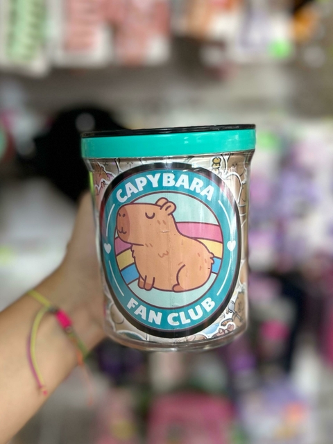 Taza con Tapa de Plástico- Capybara Azul - comprar online