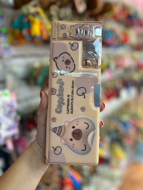 Cartuchera retro -capibara con bonete - comprar online