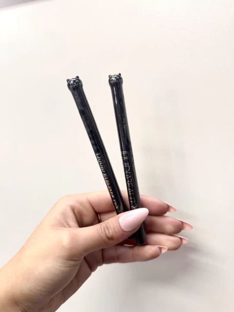 Delineador Negro Gatito- HudaBeauty - comprar online