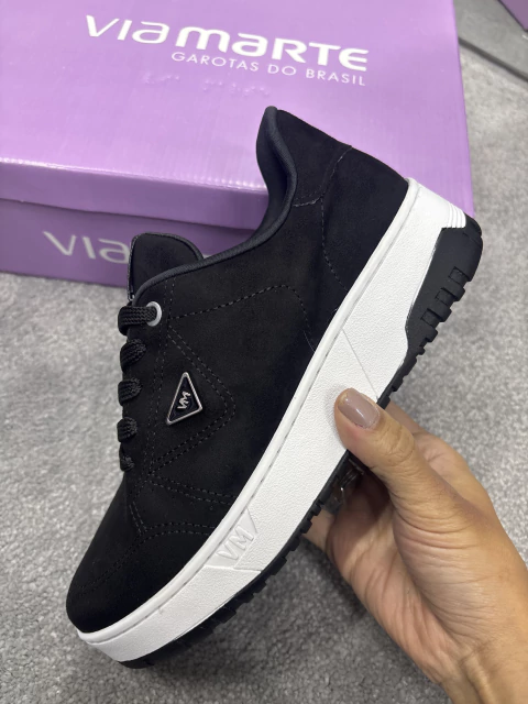 Tênis Via Marte Camurça Preto Bico Redondo - comprar online