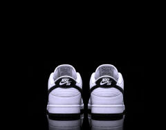 Dunk Low SB White Black Sku.214 - online store