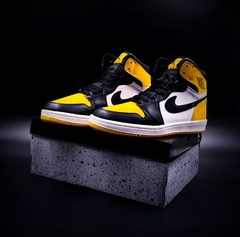 Tenis Retro 1 Mid Amarillo Blanco Unisex - CsModaconEstilo