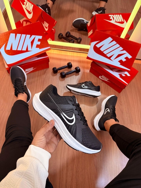 Nike esportivo preto/ branco