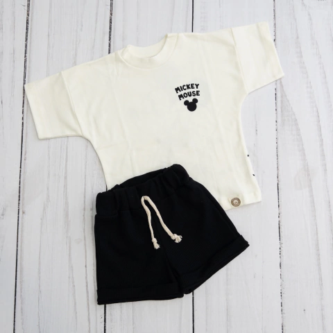 Conjunto Blusa + Shorts Mickey