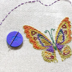 NEEDLE MINDER - IMÁN PARA AGUJAS PARA BORDADO