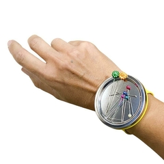 MAGNETIC BRACELET PINCUSHION - AWAK