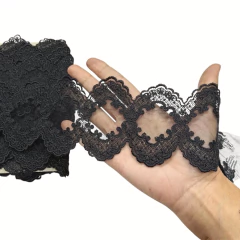 Tul Bordado entredos rombos en internet