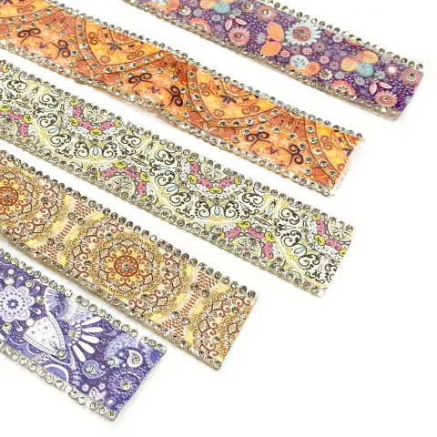 PASAMANERÍA TERMOADHESIVA CON STRAS